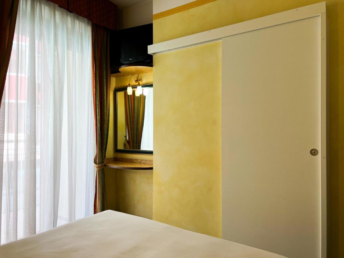Hotel Soleblu Rimini Buitenkant foto